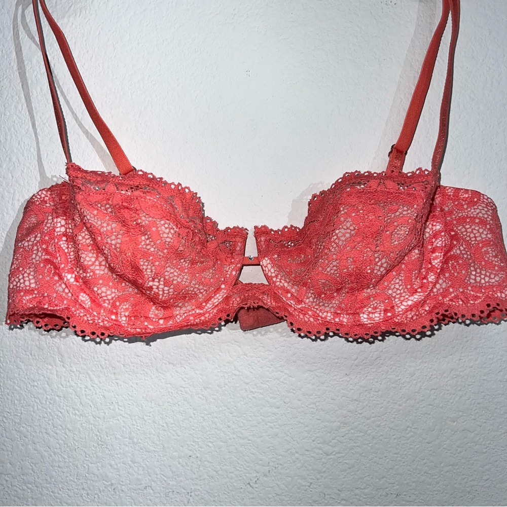 Vintage Fredericks Of Hollywood Bra 36B Womens Pink Lace Underwired Sheer No Pad